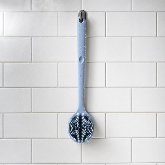 Brush Body תלויה להתייבש במקלחת