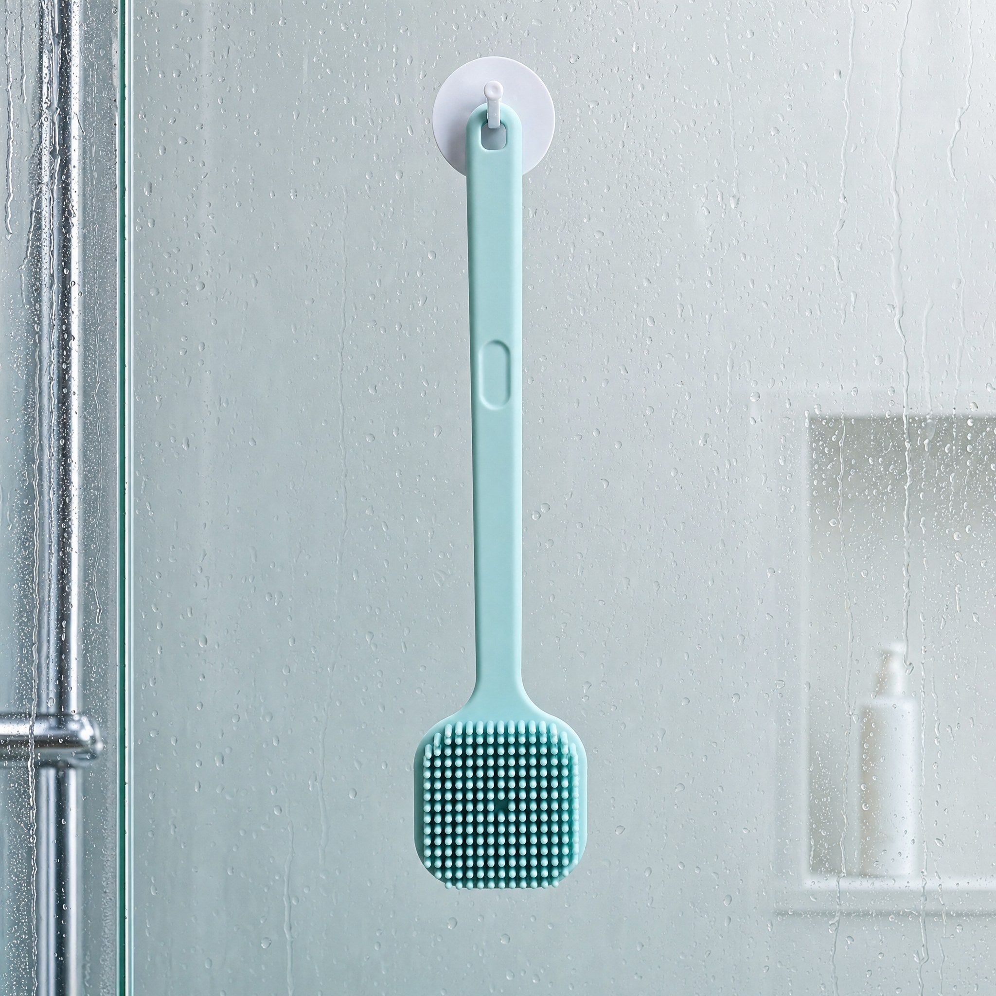 Brush Buddy תלויה על דופן המקלחון