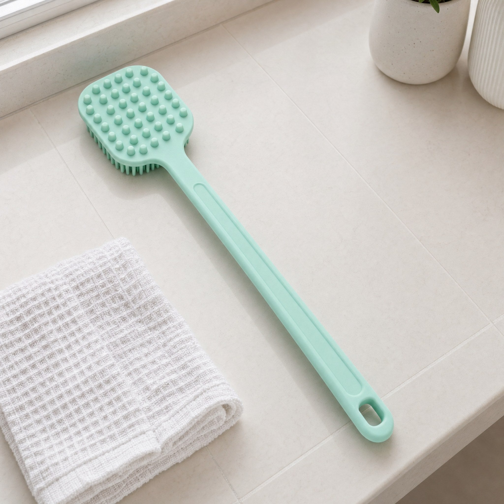 Brush Buddy צד העיסוי עם פטמות סיליקון